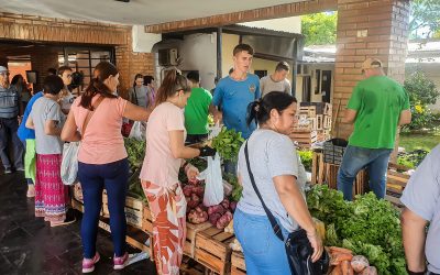 Cientos de vecinos se benefician en la Feria Franca del HCD